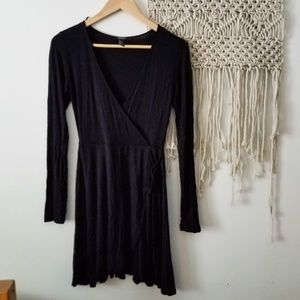 Forever 21 V-Neck Long Sleeve Jersey Knit Dress